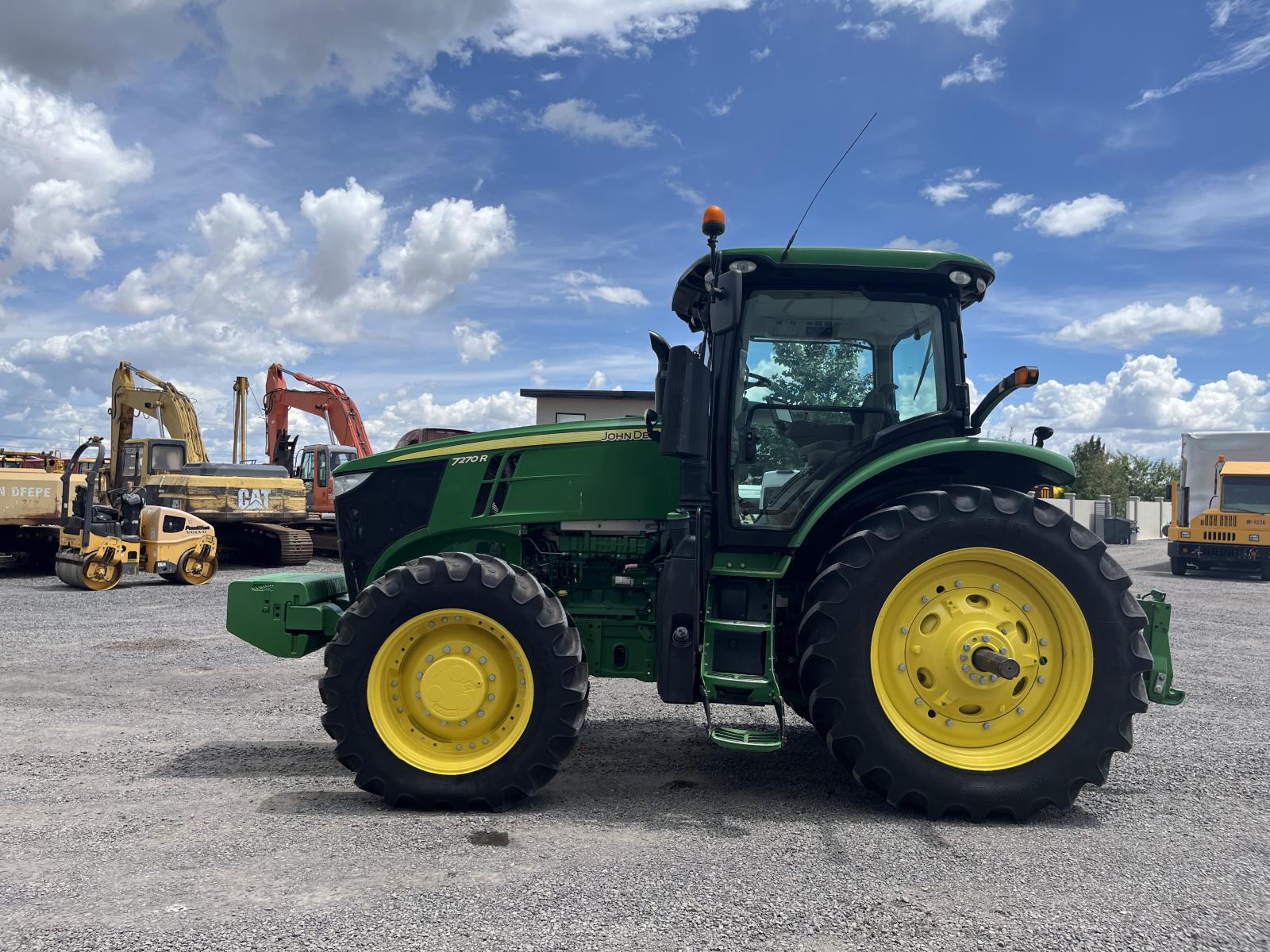 ./imagenes/INVOICE/2019/18103/JOHN DEERE 7270R (13).JPG